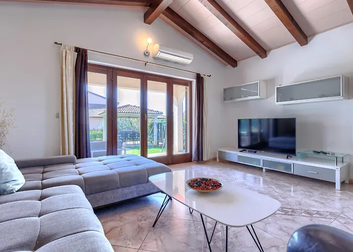 Lucas By Interhome Filipac
