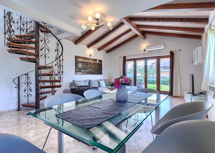 Lucas By Interhome *